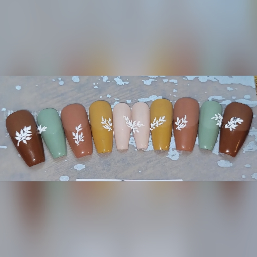 Elegant Leaf Design Press-On Nails